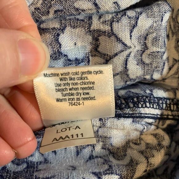 St. John's Bay Linen Blue Mid Rise Floral Print Shorts Size M New - Picture 6 of 7